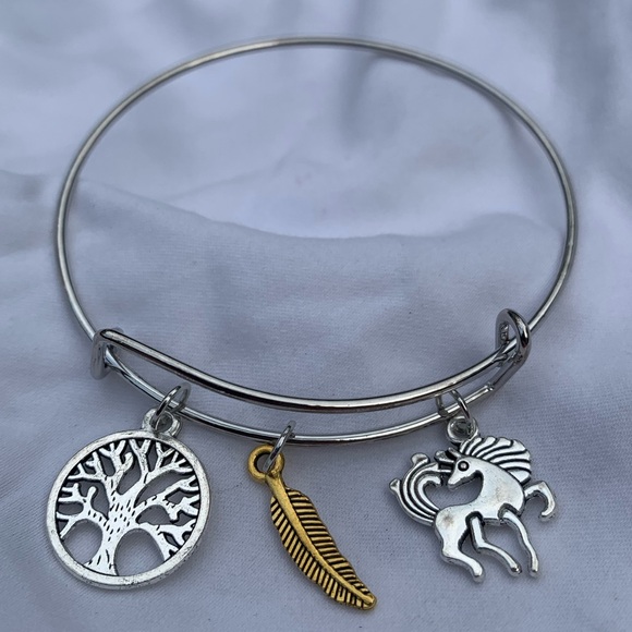 Brand New! Handmade! Adjustable Charm Bangle Bracelet! - Picture 3 of 4